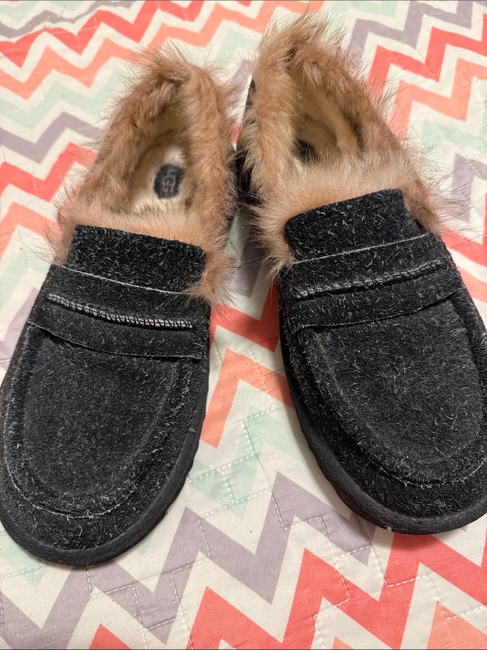 UGG Ellis Loafer in black. Soft and cozy!!